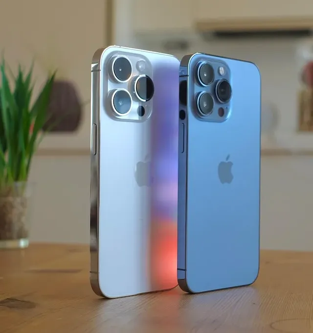 iPhone 13