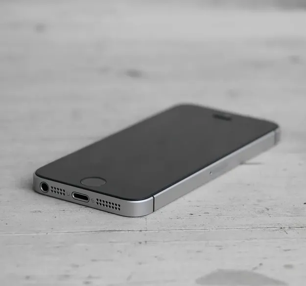 iPhone SE Plus 